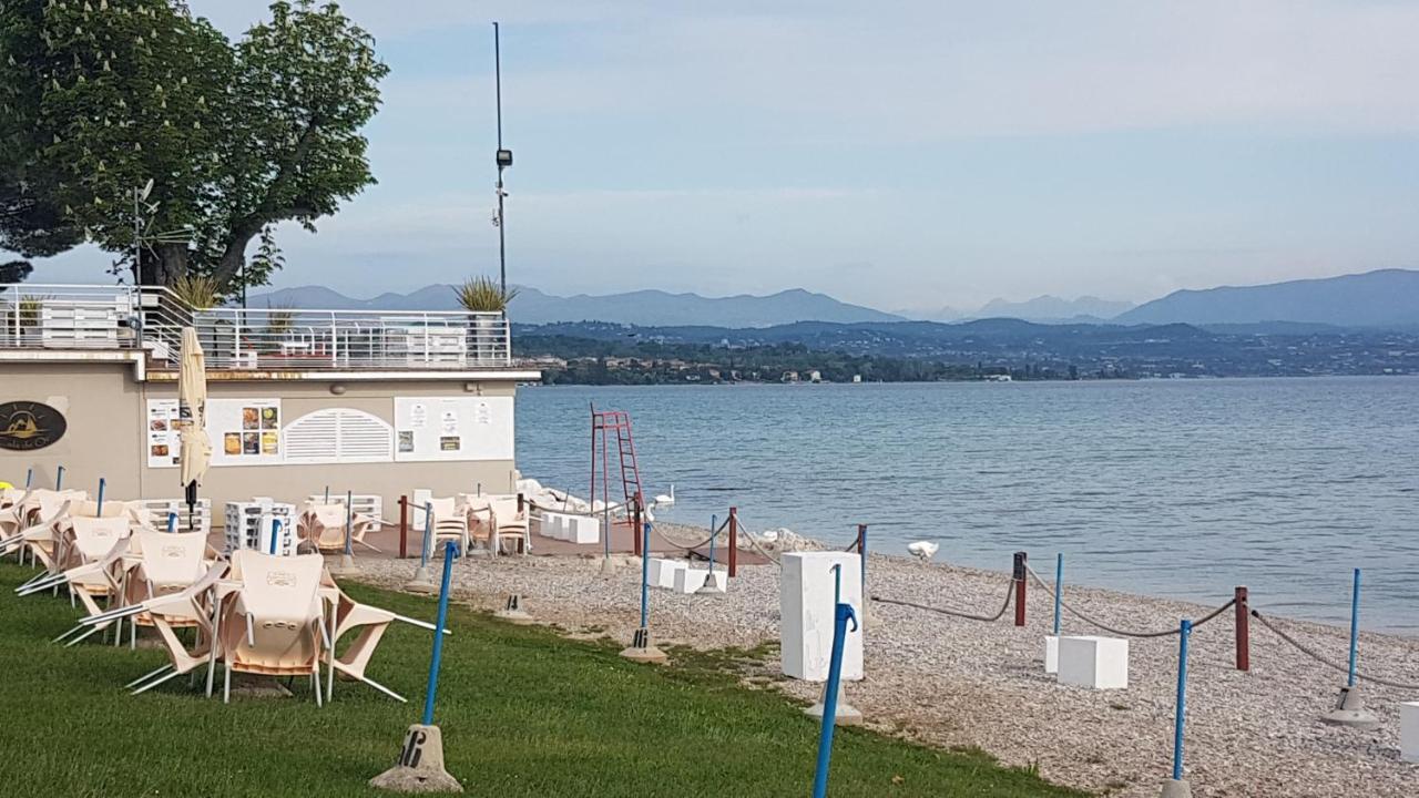 Luminoso Trilocale Con Piscina E Giardino Privato Apartment Desenzano del Garda Exterior photo