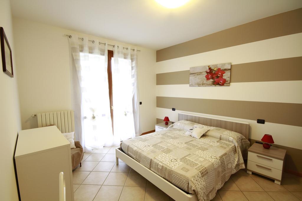 Luminoso Trilocale Con Piscina E Giardino Privato Apartment Desenzano del Garda Exterior photo